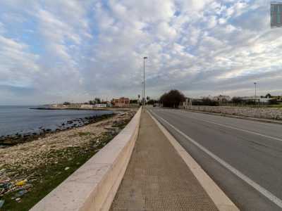 Giungiamo infine davanti all�ultima insenatura del lungomare...